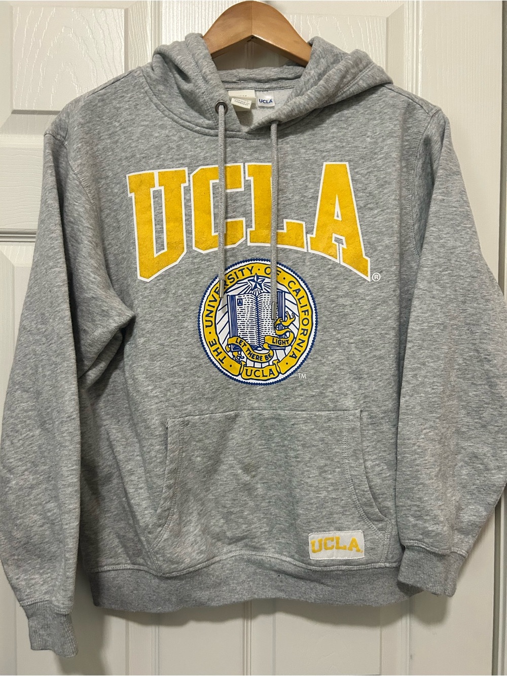 UCLA Bruins Hoodie H & M Adult Medium Gray Pullover Sweatshirt NCAA Pockets